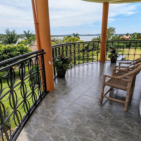 Oslo Gardens Bed & Breakfast Энтеббе Экстерьер фото
