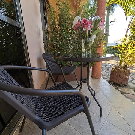 Oslo Gardens Bed & Breakfast Энтеббе Экстерьер фото