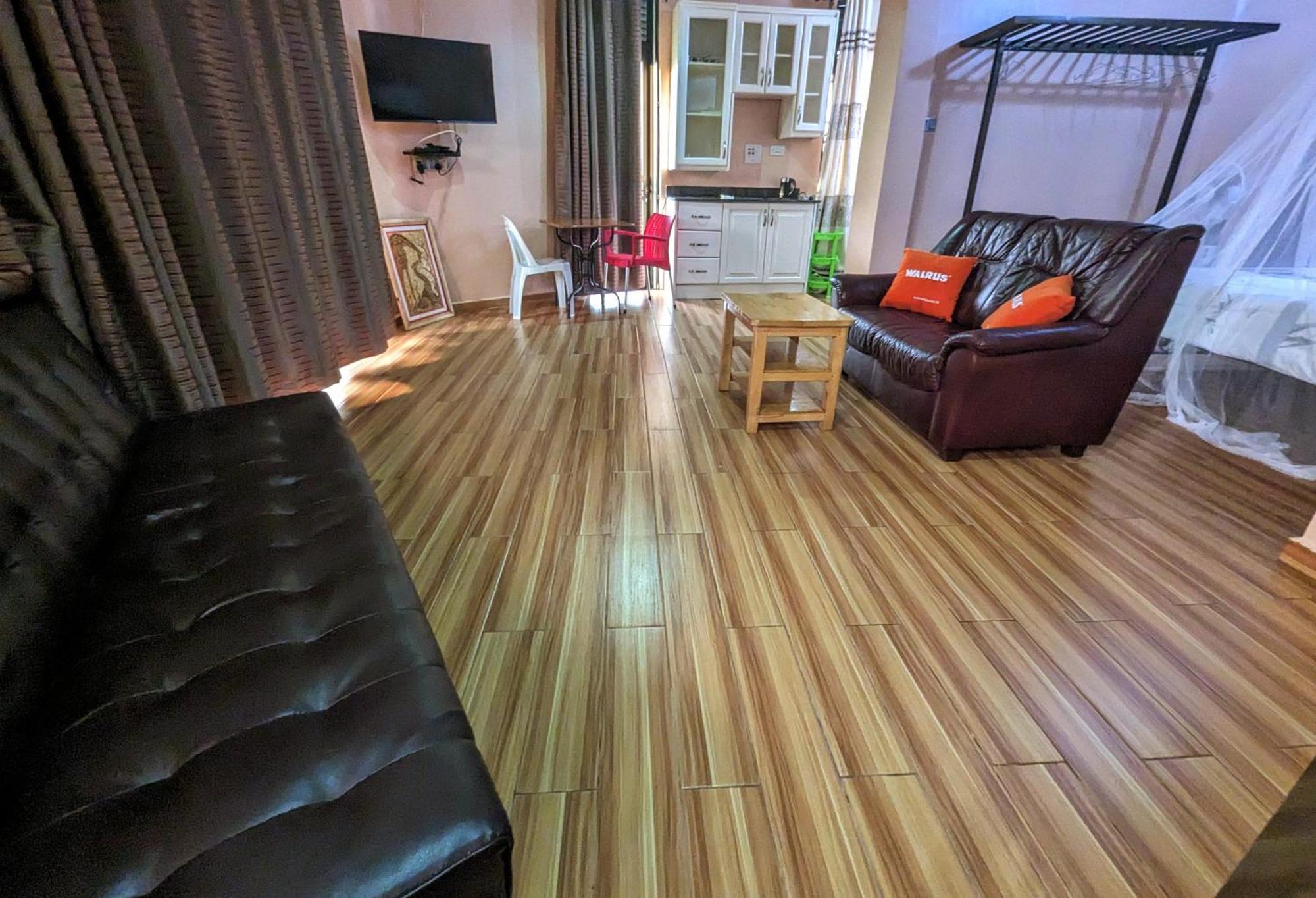 Oslo Gardens Bed & Breakfast Энтеббе Экстерьер фото