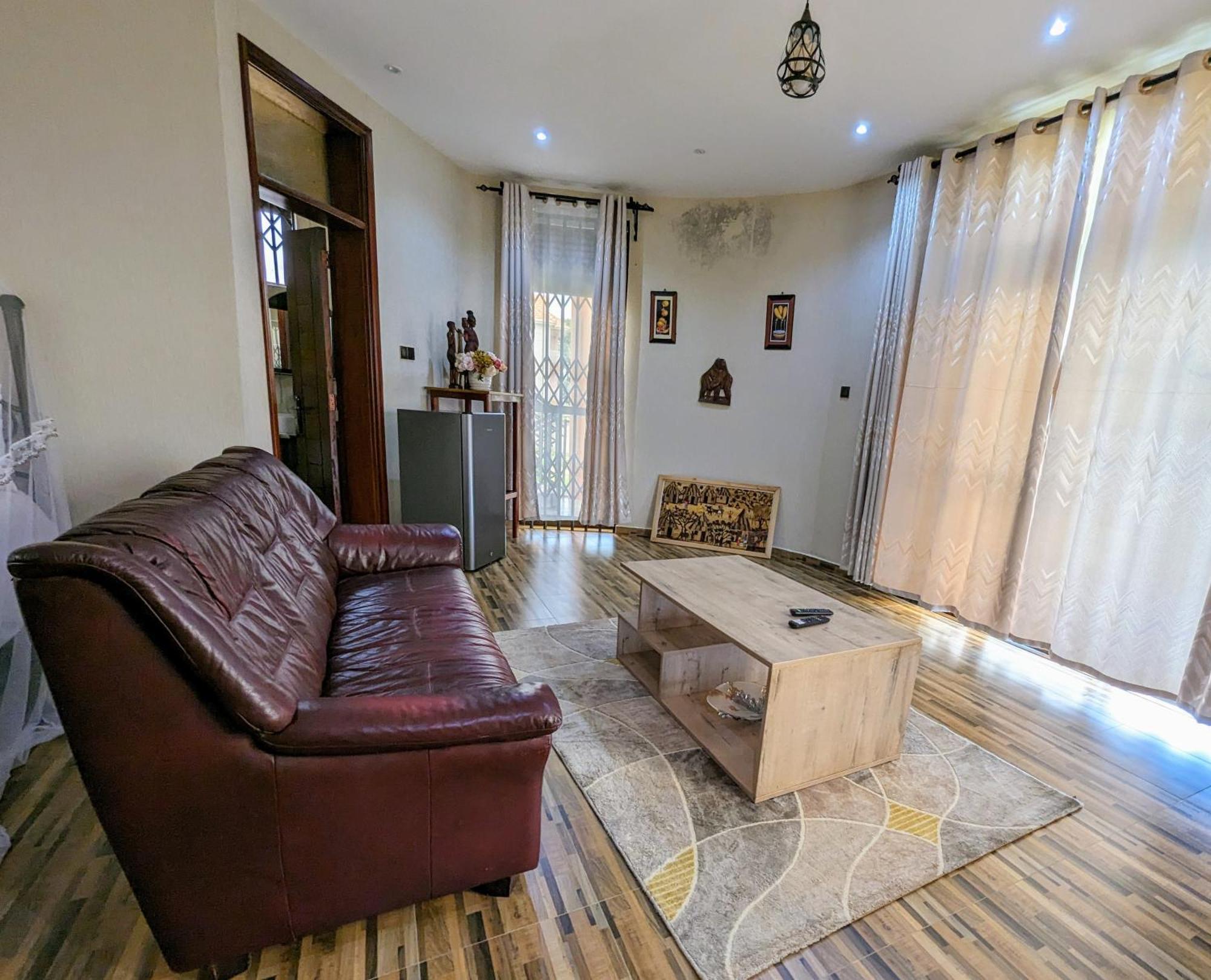 Oslo Gardens Bed & Breakfast Энтеббе Экстерьер фото