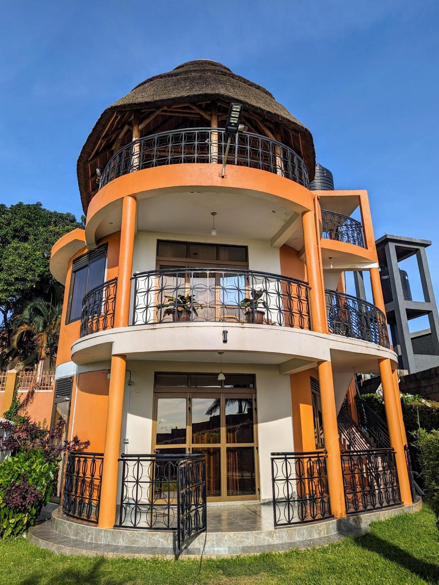 Oslo Gardens Bed & Breakfast Энтеббе Экстерьер фото