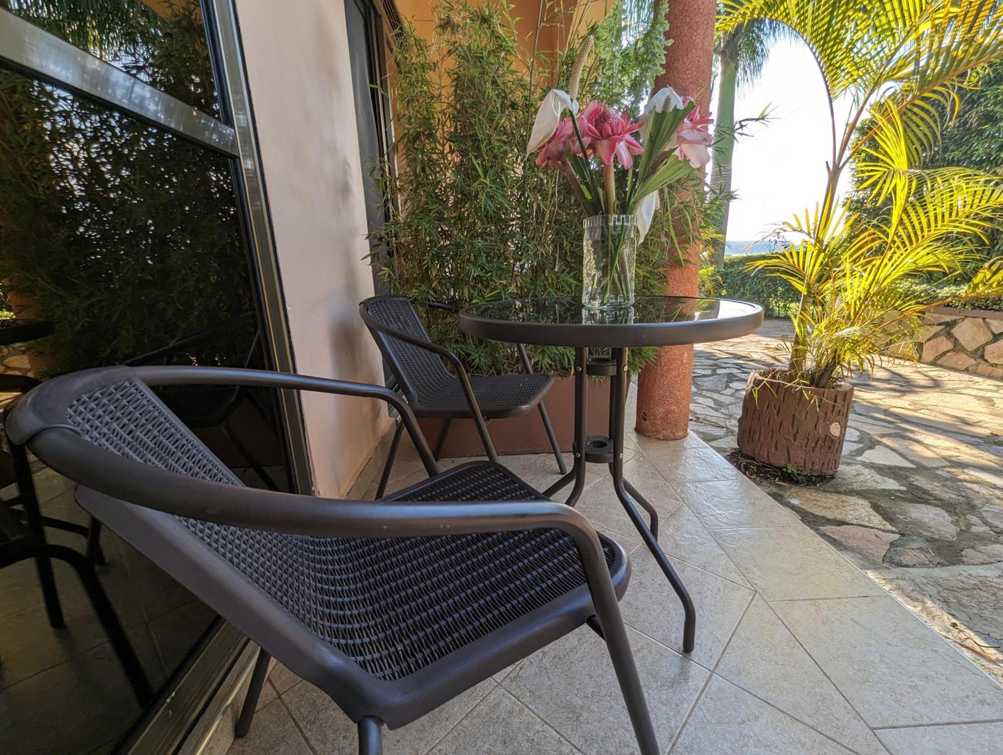 Oslo Gardens Bed & Breakfast Энтеббе Экстерьер фото